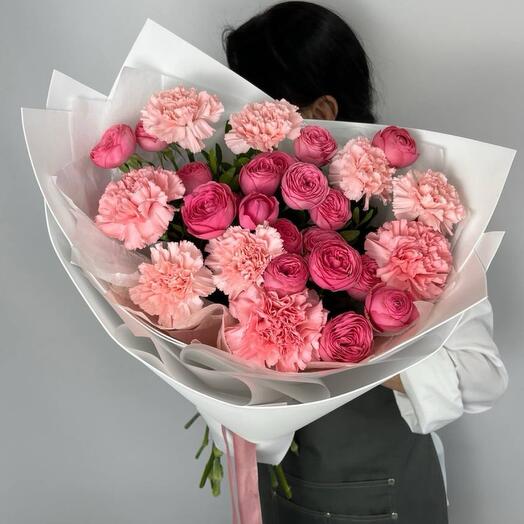 Кустовые розы и диантусы 💕