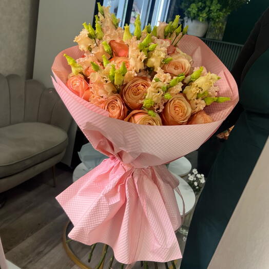 Beige und rosa Blumenstraus