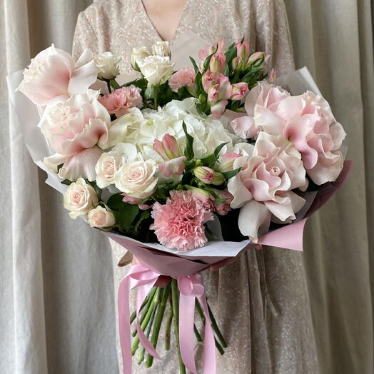 Букет из роз, альстромерии и гортензии