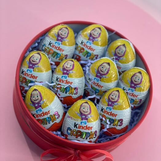Коробочка с Киндер яйцами