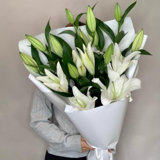 Воздушный букет с ароматными лилиями  🌿