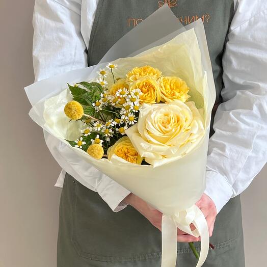 Букет с пионовидной розой, ромашкой и краспедией