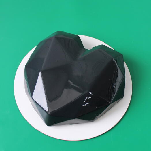 Муссовый торт «Черное графитное сердце» в подарок на 23 февраля мужчине