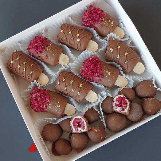 Бананы и малина в шоколаде