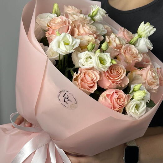 Buquê de eustoma e rosa