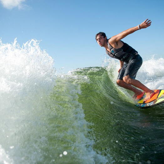 Подарочный сертификат «Урок по вейкбордингу или вейскерфингу» (30 мин в будни, без инструктора, 1 человек)