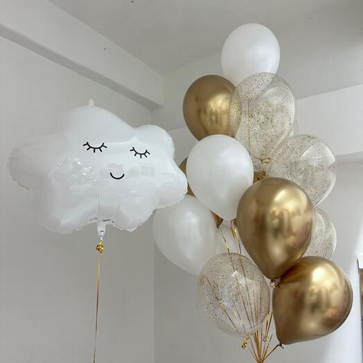 Globos de oro blanco con una nube para el cumpleaños