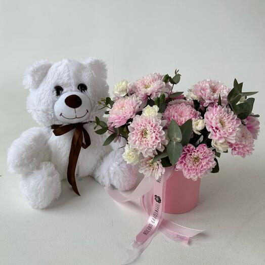 Набор композиция из живых цветов и мишка