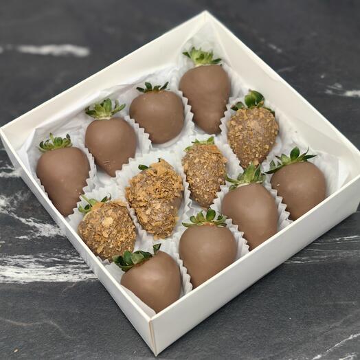 Клубника в шоколаде, клубника "вафельная крошка", клубника в шоколаде в вафельной крошке 9-12 ягод