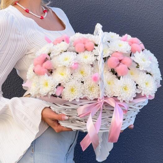 Нежная корзинка с хризантемой и хлопком «Зимний сад»