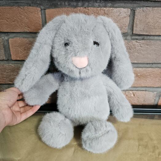 Зайчик  серый