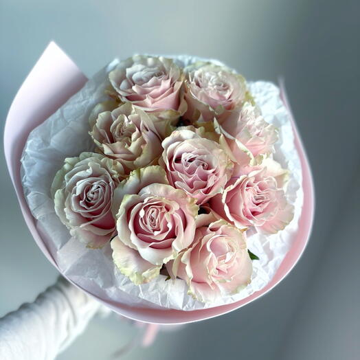 9 розовых роз для нее с днем рождения