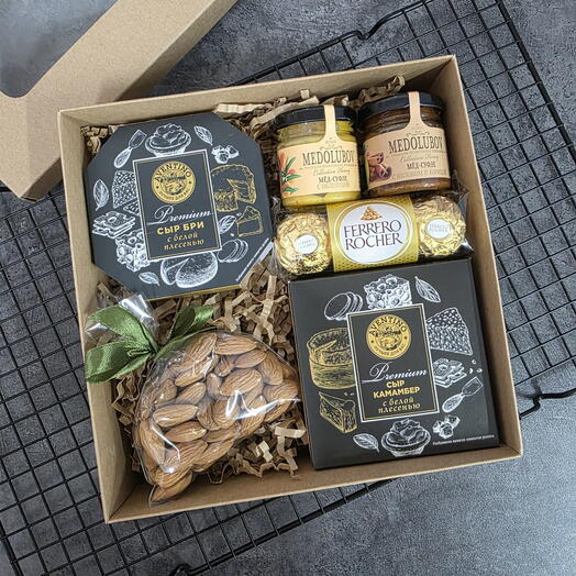 Подарочный набор в коробке: сыры, мед, конфеты и орешки