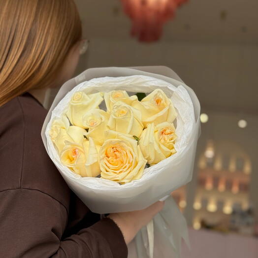 Букет от цветочного дома «TIFFANY» пионовидные розы Candlelight 9 цветков