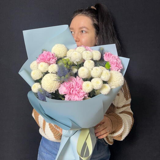 Сборный букет с хризантемой «сахарная вата»