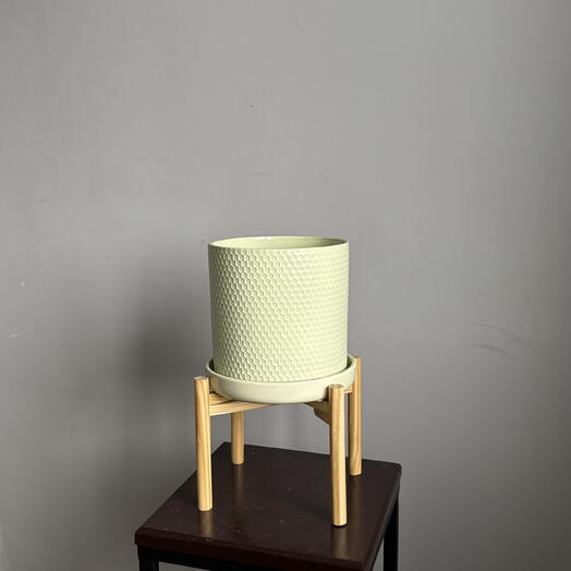 Кашпо с блюдцем на подставке