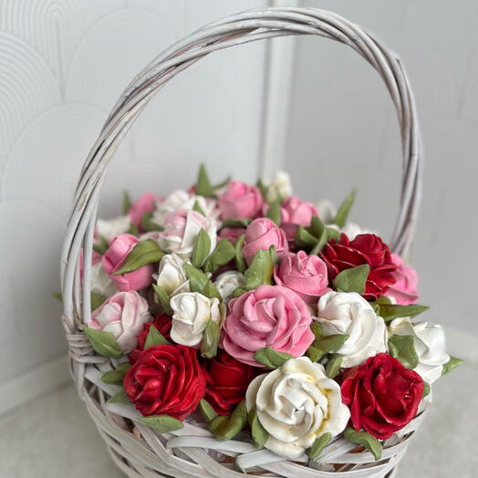 Корзина с розами