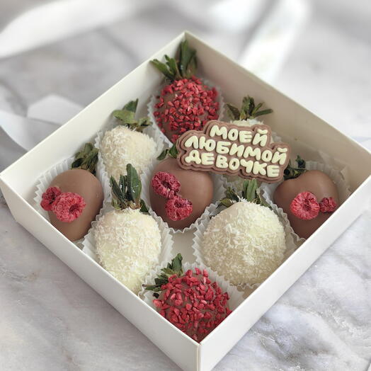 Клубника в молочном и белом шоколаде, клубника с кокосовой стружкой, подарок любимой, подруге, жене, девушке