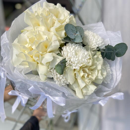Милый белый букет с французскими розами