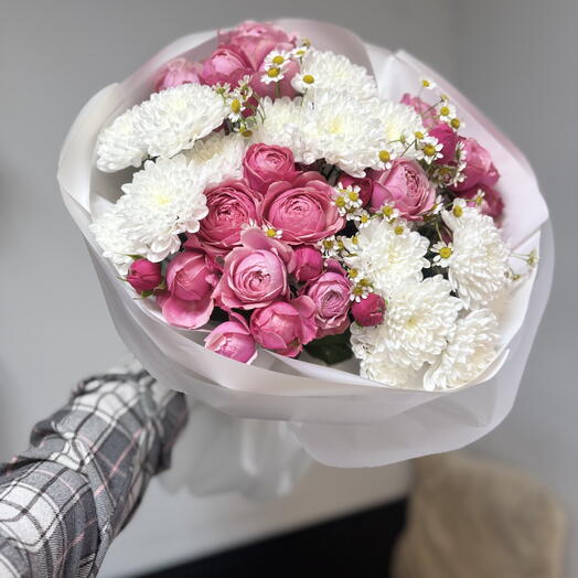 Пион розы хризантемы и ромашки
