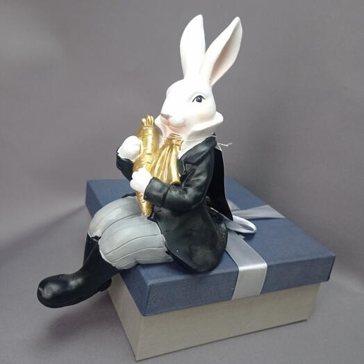 Интерьерный керамический кролик с морковкой