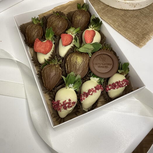 Клубника 🍓 в шоколаде ассорти 12 шт