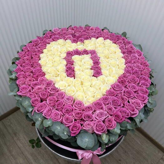 Роза микс с эвкалиптом в шляпной коробке