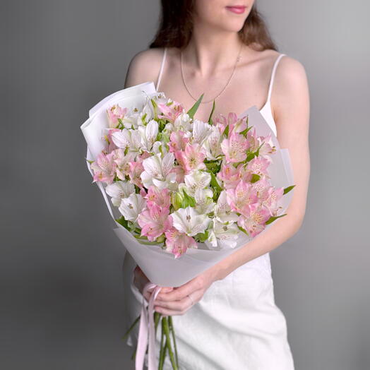 Монобукет из розовой и белой альстромерии