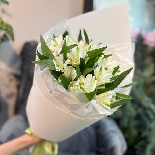 Букет-комплимент из белоснежных альстромерий