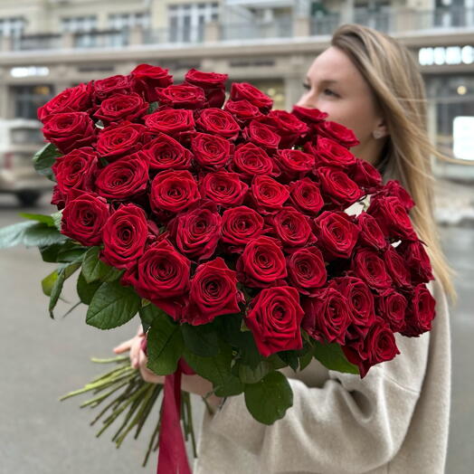 51 роза Ред Наоми 60 см