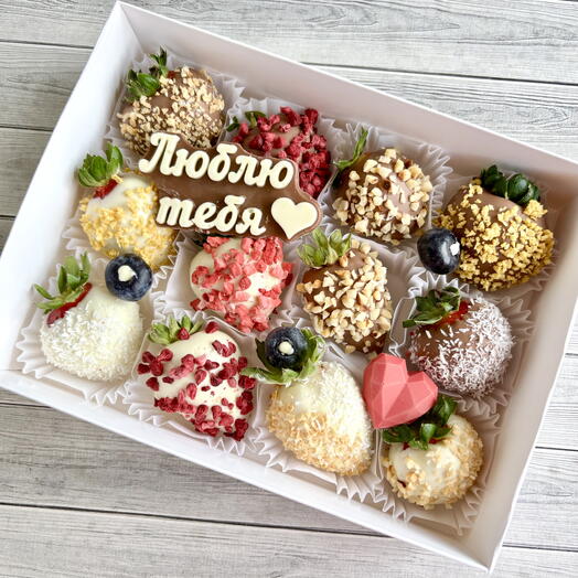 Клубника в белом и молочном шоколаде для любимых
