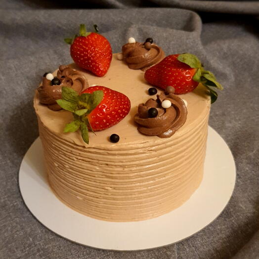 Бенто-торт 12 см шоколадный на день рождения,  маме, любимой, подруге с клубникой