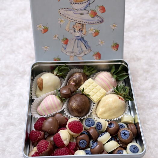 Клубника в шоколаде микс. Жестяная коробочка