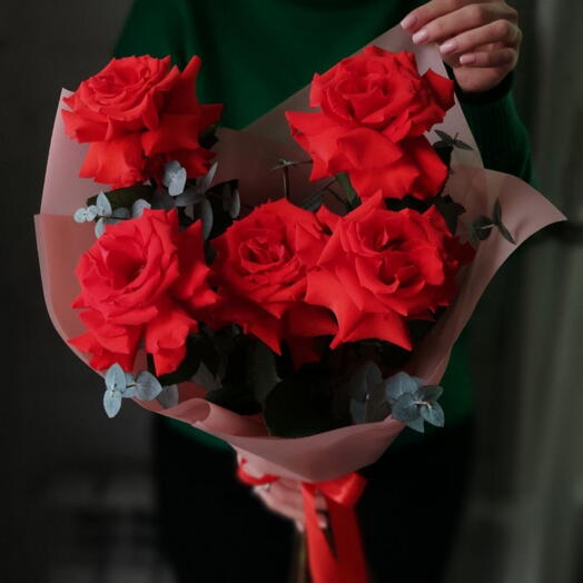 Букет французских роз Nina с эвкалиптом