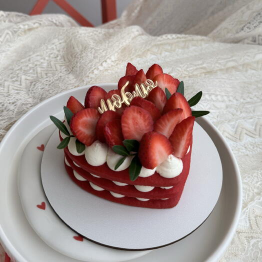 Торт клубничное Сердце