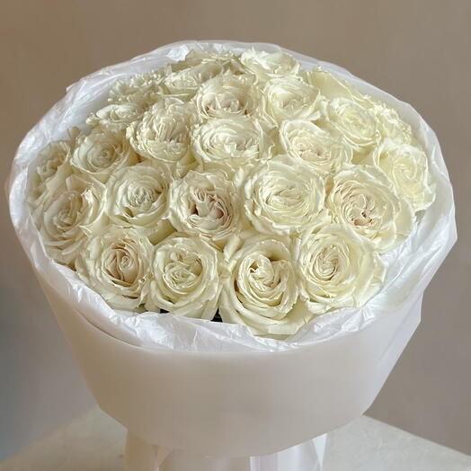 Букет из 25 белых роз