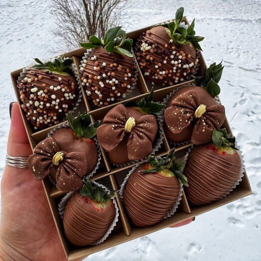 Клубника в шоколаде 9 шт молочный