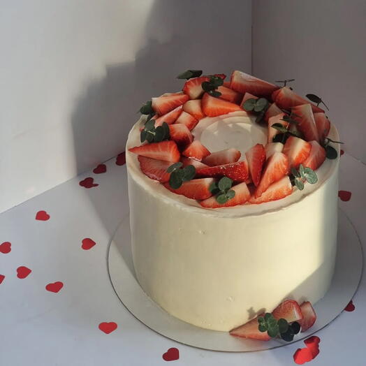 Торт с венком из клубники🍓 На день рождения , маме, девушке, дочери, жене , подруге, на 14февраля