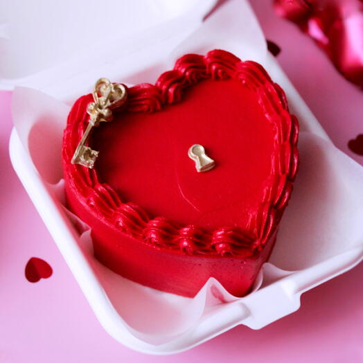 Бенто торт сердце с рюшами на 14 февраля с замочком и ключом