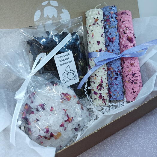 Подарочный набор: свечи с лепестками роз и лавандой, чай, соль для ванны. Подарок любимой девушке жене коллеге маме на 8 марта