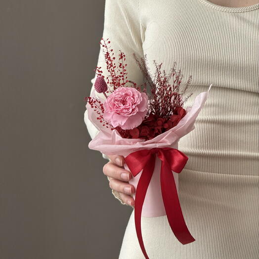 Композиция в стаканчике со стабилизированной розой