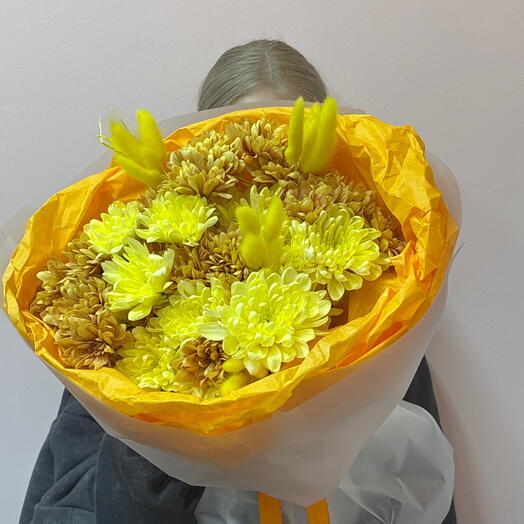 Букет из желтых хризантем