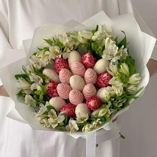 Клубника в шоколаде с альстромерией