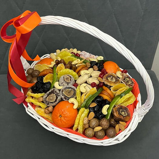 Корзина с сухофруктами и медом