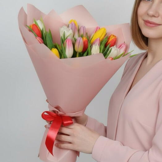 Букет из 21 тюльпана микс в упаковке
