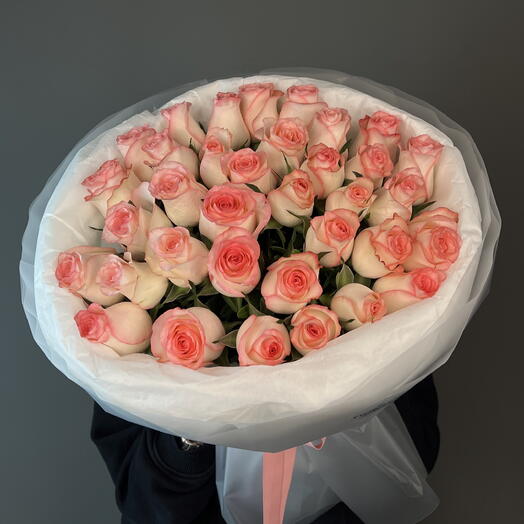 35 коралловых кенийских роз