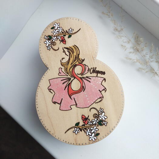 Коробка 8 марта девушке