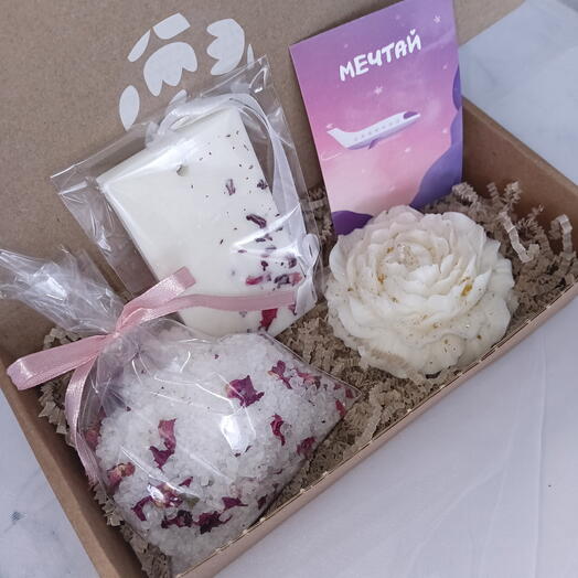 Подарочный набор, подарок на 8 марта: соль для ванны с лепестками роз, аромасаше, свеча пион