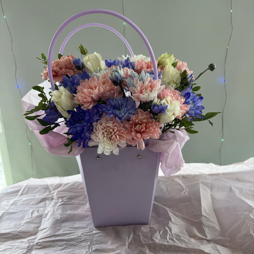 Композиция из хризантемы гвоздики и эустомы