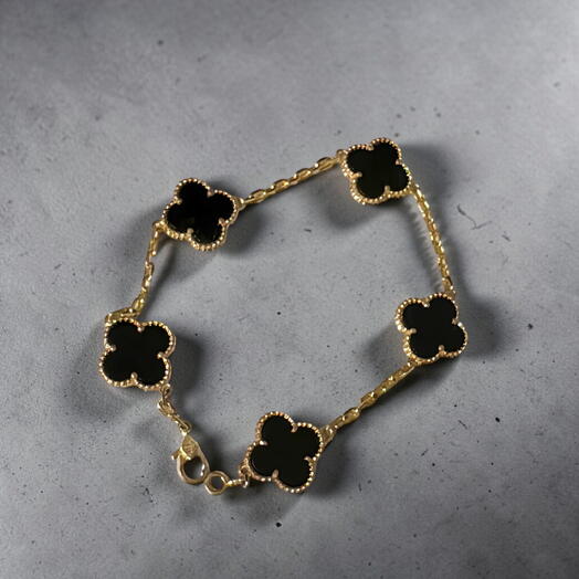 Van Cleef   Arpels. Various colors